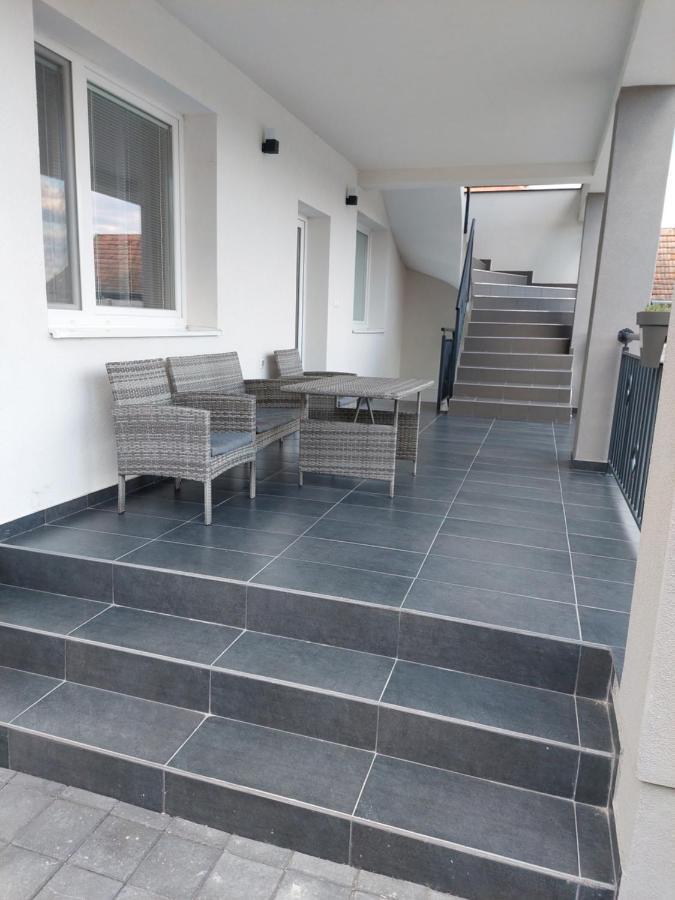 Roland Apartment *